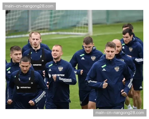 前瞻:欧足联会议将讨论是否在比赛中引入“冷却休息站”以应对高温。